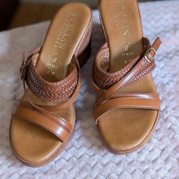 Italian Shoemakers Women's Tan Sandals. Mule Wedge Slip On. Size 8W - Picture 2 of 8